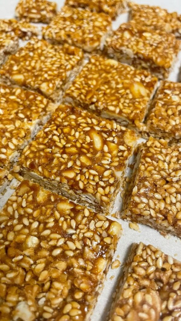 NALLA NUVVULA CHIKKI