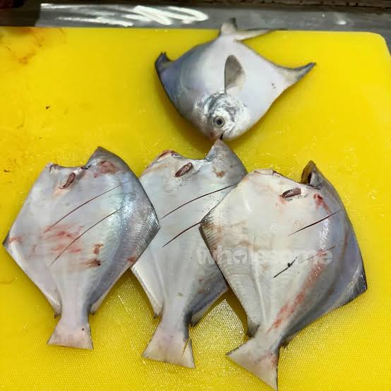 Pomfret Per Lb